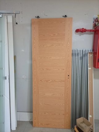 Puertas Correderas y Guías para su instalación.