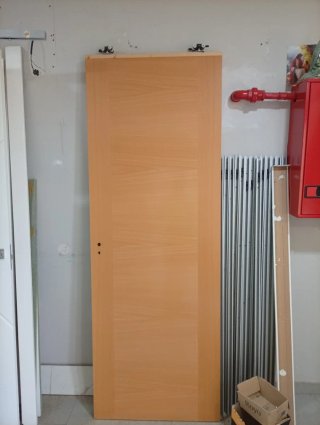 Puertas Correderas y Guías para su instalación.