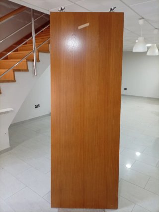 Puertas Correderas y Guías para su instalación.