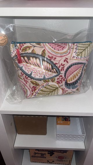 Neceseres/Carteras de mano etc..