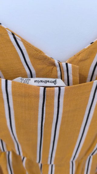Mono corto a rayas amarillo