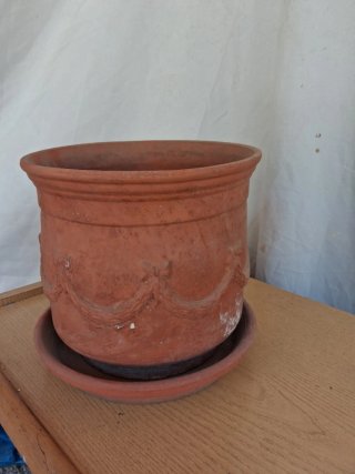 Macetero de cerámica con decoración