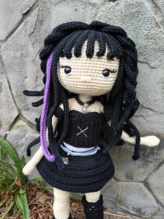 Muñeca Amigurumi Gótica Negra