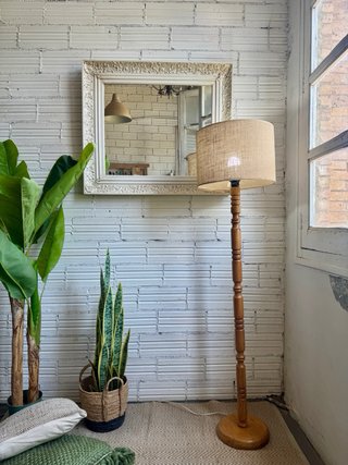 Lámpara de pie de madera restaurada