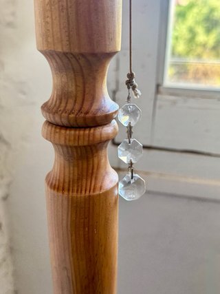 Lámpara de pie de madera restaurada