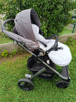 Cochecito de bebé con capazo y accesorios