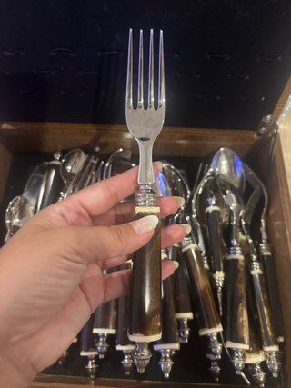 Cubiertos de madera y metal