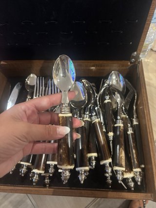 Cubiertos de madera y metal