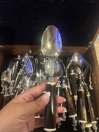 Cubiertos de madera y metal