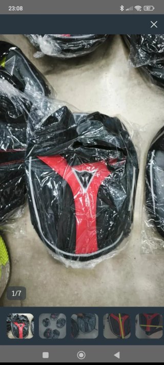 Mochila pernera Dainese negra y roja