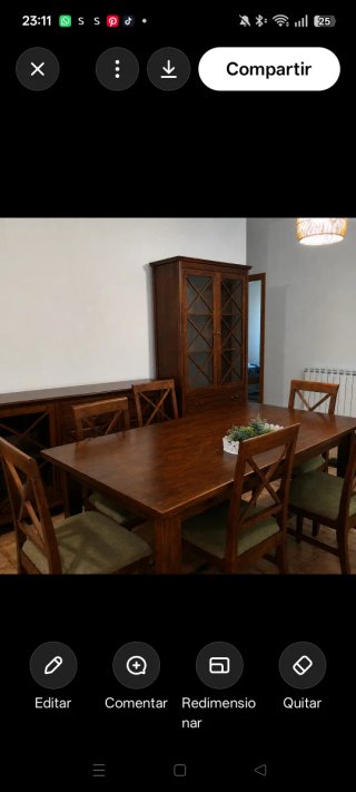 Mesa y sillas de comedor de madera