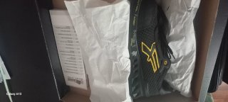 Zapatos de seguridad U-Power negros y dorados