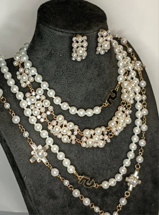 Collar Perlas Multivueltas y Pendientes ajuego