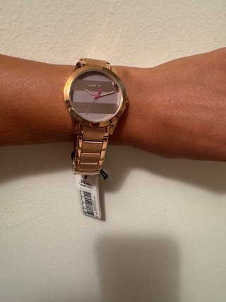 Reloj Parfois Nuevo. Dorado con Rayas