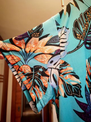 Camiseta Verano Estampado Hojas Tropicales