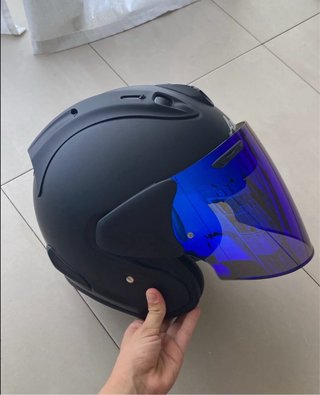 Casco Arai Negro y Azul, talla S