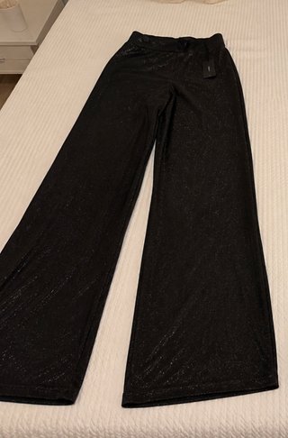 Pantalón ancho negro brillante