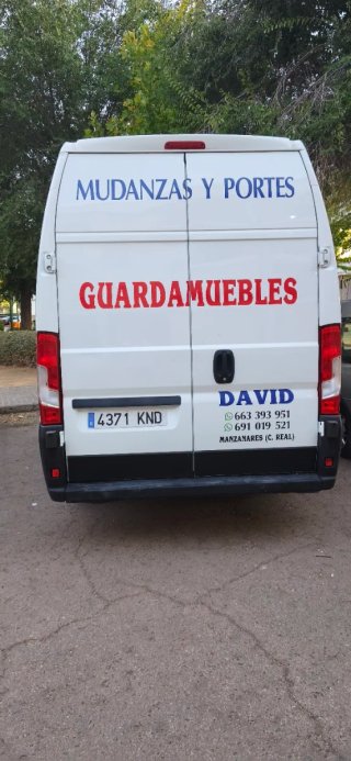 Se hacen mudanzas y portes