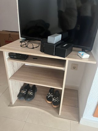 Mueble TV madera y plástico