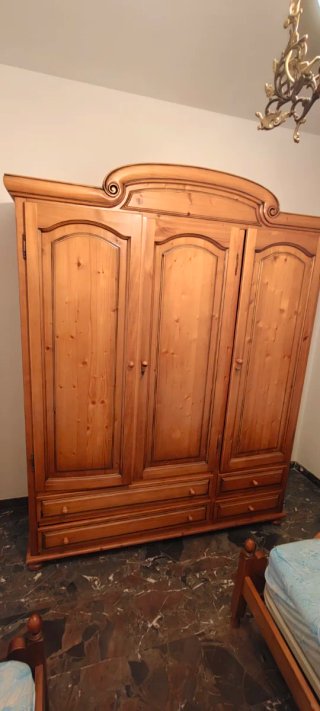Armario de madera 3 puertas y cajones