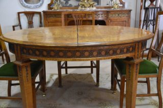 Antiguo comedor de caoba rubia