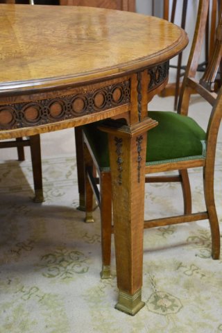 Antiguo comedor de caoba rubia