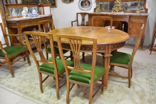 Antiguo comedor de caoba rubia