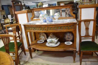 Antiguo comedor de caoba rubia