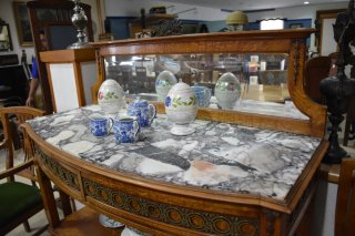 Antiguo comedor de caoba rubia
