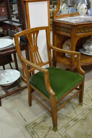 Antiguo comedor de caoba rubia