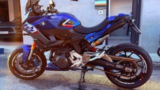 BMW F900XR Adventure Moto Azul