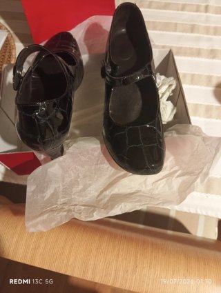 Sandalias doradas NB