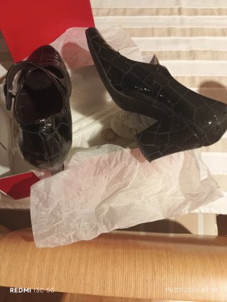 Sandalias doradas NB