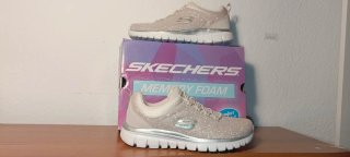 Zapatos Skechers Beige y Plateados