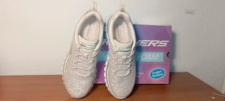 Zapatos Skechers Beige y Plateados