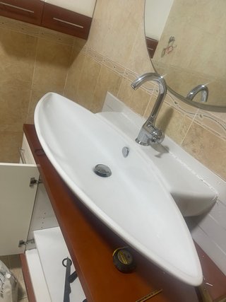 Lavabo de cerámica blanco