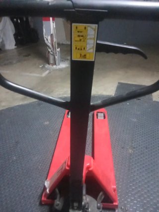 Transpaleta 2.200 kg