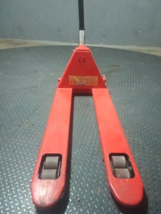 Transpaleta 2.200 kg