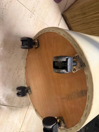 Pouf rotondo beige per appoggio piedi