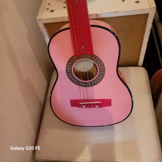 Guitarra rosa infantil