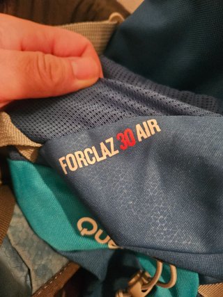 Mochila Quechua Senderismo Azul y Negra