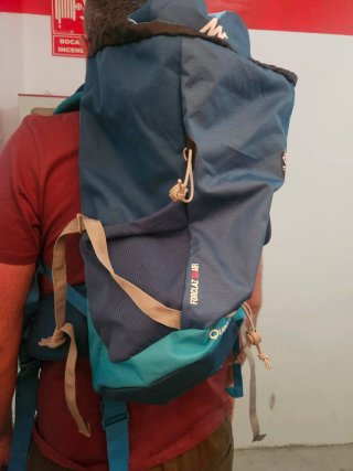 Mochila Quechua Senderismo Azul y Negra
