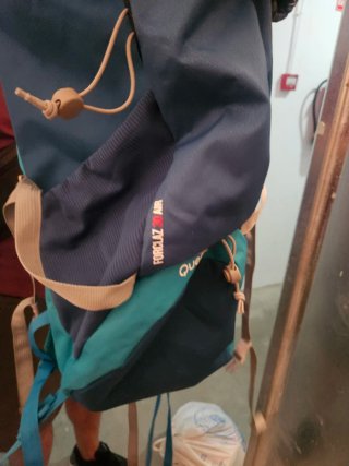 Mochila Quechua Senderismo Azul y Negra