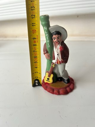 Figura recuerdo Almería con guitarra
