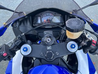 Honda CBR600RR Azul y Blanca