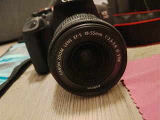 Canon EOS 700D + Lente EF-S 18-55mm