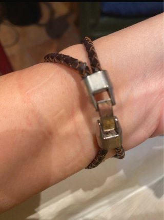 Pulsera de piedra azul y cuero