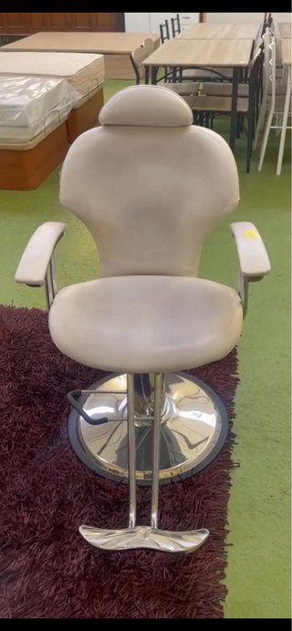 Silla de peluquería beige/plateadas