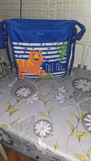 Bolso Tuc Tuc azul con dibujo de tigre