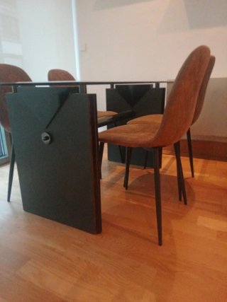 Mesa comedor y 4 sillas